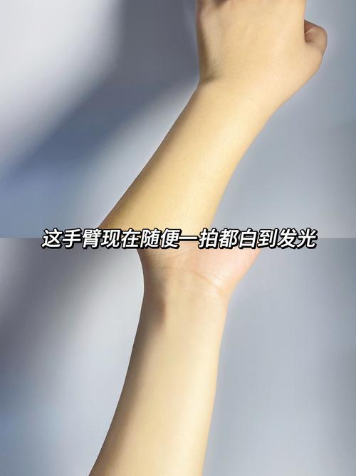 家用护肤刚需！水优季维E身体乳抹完全身嫩到掐出水
