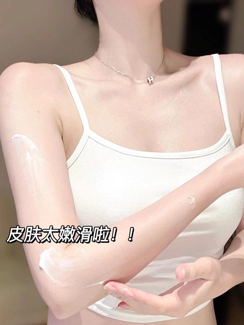深度保湿水悠季维 E 身体乳，温和补水修护粗糙身体乳