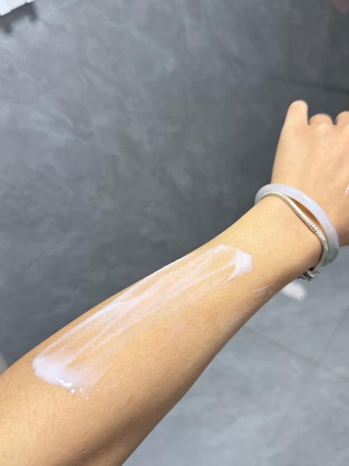 万能通用款水悠季维 E 身体乳，长效补水嫩滑肌肤身体乳