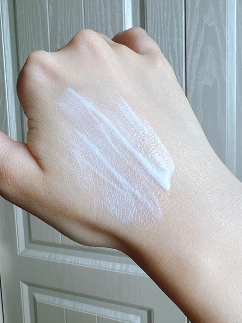 水优季小黄帽清透防晒高倍防护，兼顾美白与长效隔离