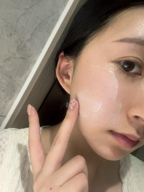 长效抗光老，水优季小黄帽 PA++++ 防晒兼顾美白与防护